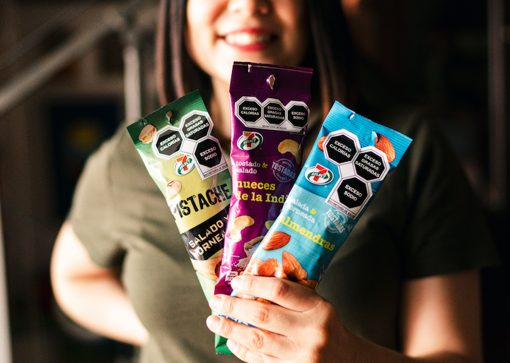 La mezcla de nueces, almendras e incluso algunos pistaches, son buenos aperitivos en la dieta Keto.